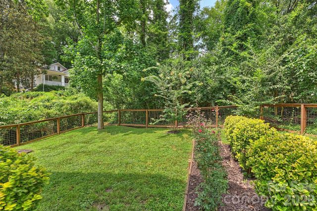 1611 Tippah Park Court, Charlotte, NC 28205