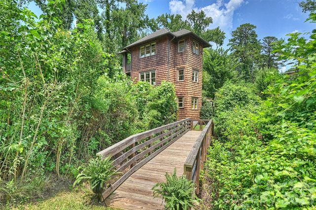 1611 Tippah Park Court, Charlotte, NC 28205