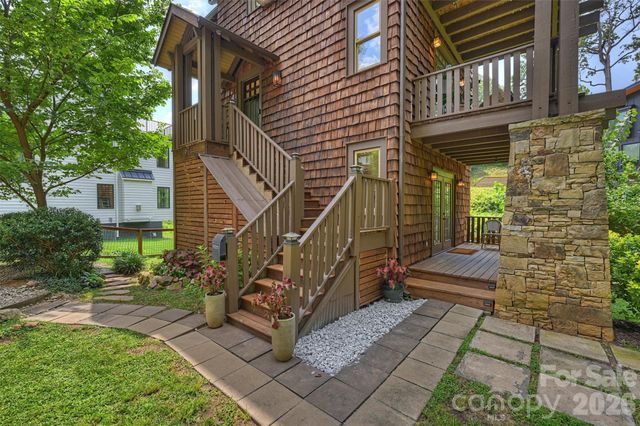 1611 Tippah Park Court, Charlotte, NC 28205