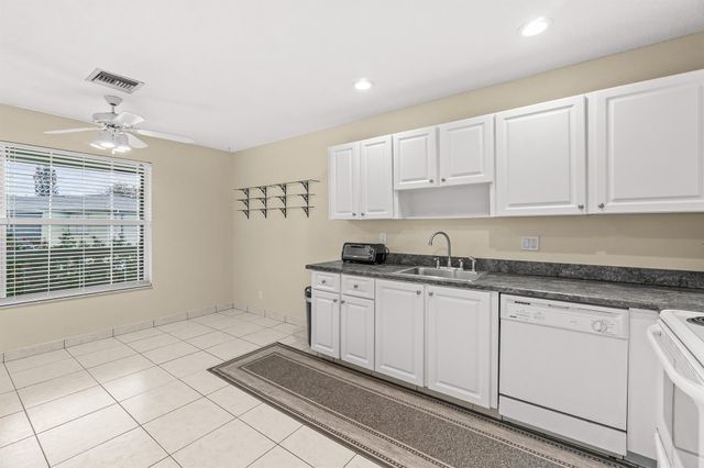 1521 NW 19th Terrace 202, Delray Beach, FL 33445