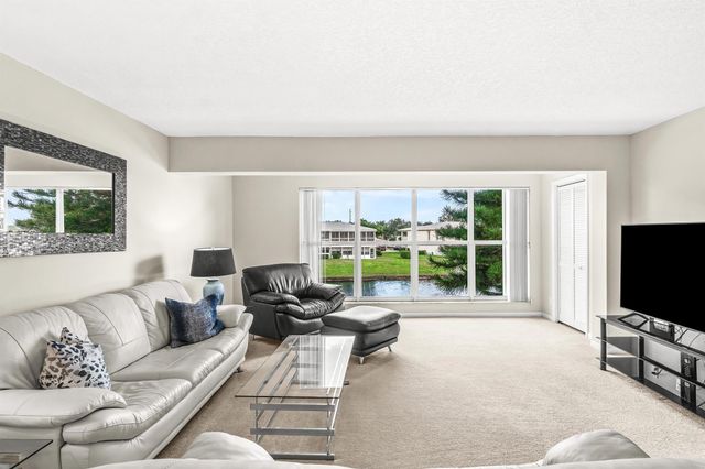 1521 NW 19th Terrace 202, Delray Beach, FL 33445