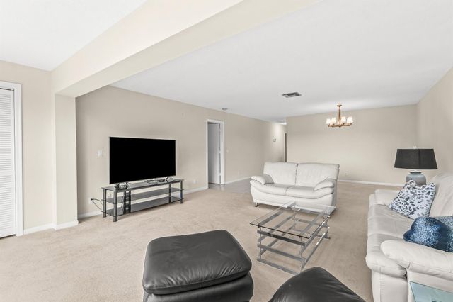 1521 NW 19th Terrace 202, Delray Beach, FL 33445