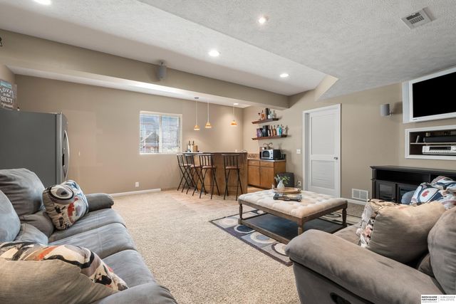 18723 Lamont Street, Omaha, NE 68130
