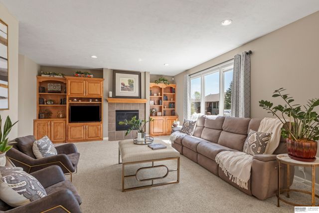 18723 Lamont Street, Omaha, NE 68130