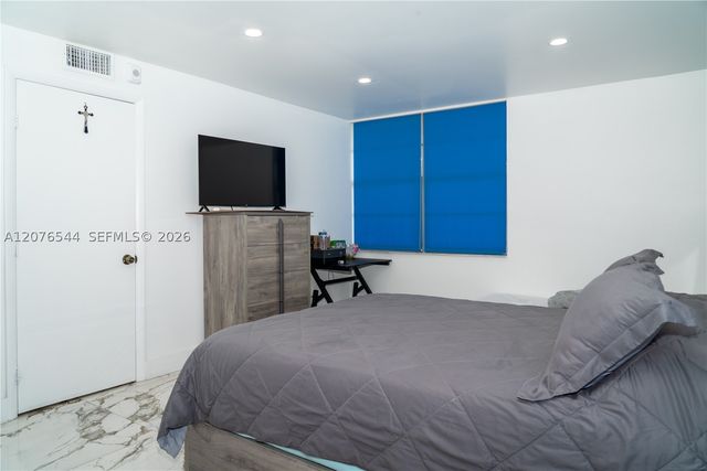 854 NW 87th Ave 405, Miami, FL 33172