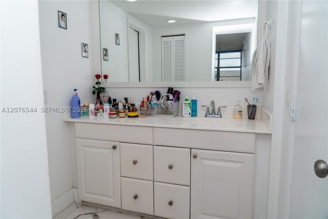 854 NW 87th Ave 405, Miami, FL 33172