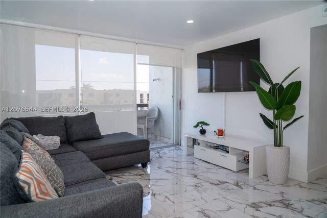 854 NW 87th Ave 405, Miami, FL 33172