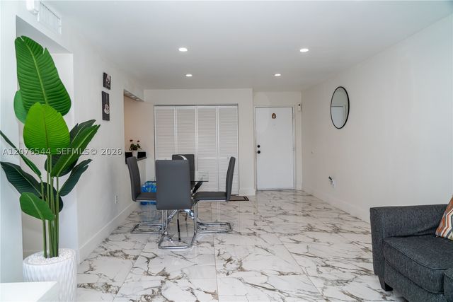 854 NW 87th Ave 405, Miami, FL 33172