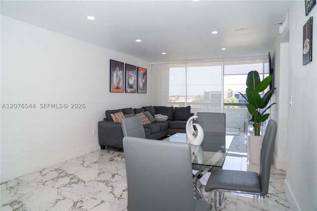 854 NW 87th Ave 405, Miami, FL 33172