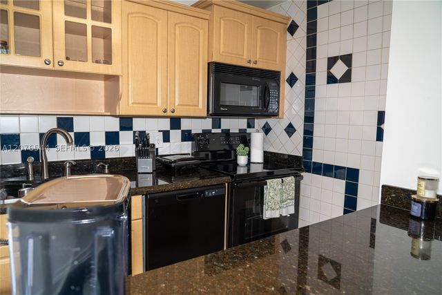 854 NW 87th Ave 405, Miami, FL 33172