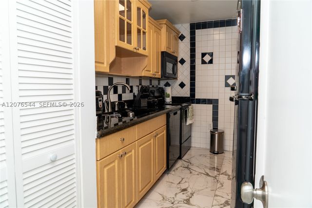 854 NW 87th Ave 405, Miami, FL 33172