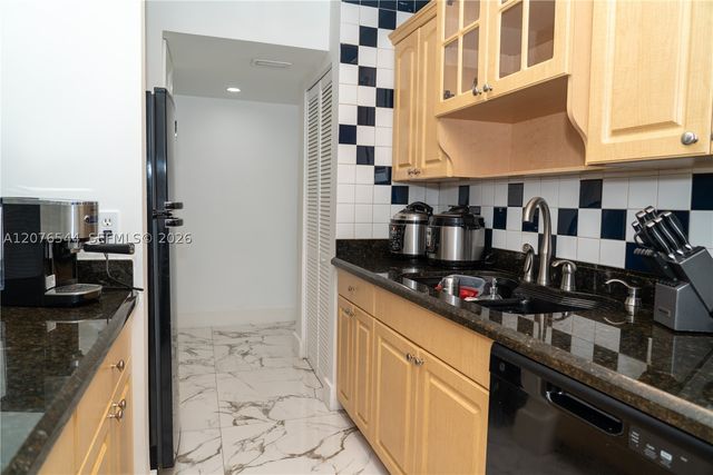 854 NW 87th Ave 405, Miami, FL 33172