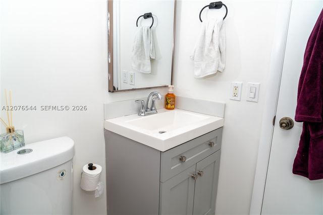 854 NW 87th Ave 405, Miami, FL 33172