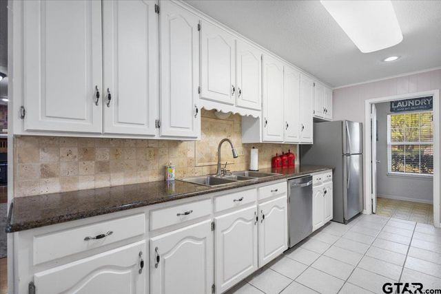 110 Leisure Ln, Whitehouse, TX 75791