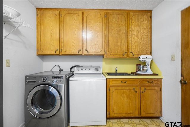 110 Leisure Ln, Whitehouse, TX 75791