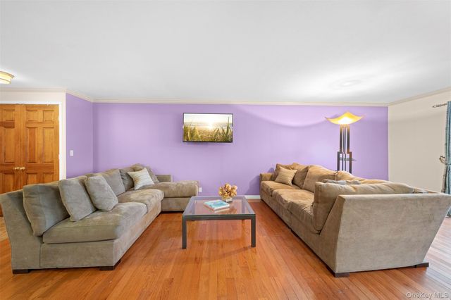 141 Great Neck Road 2G, Great Neck, NY 11021