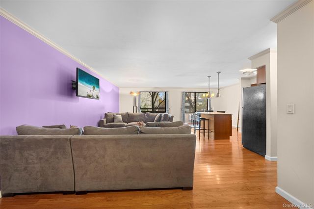 141 Great Neck Road 2G, Great Neck, NY 11021