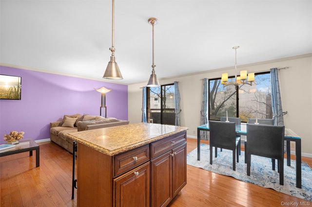 141 Great Neck Road 2G, Great Neck, NY 11021