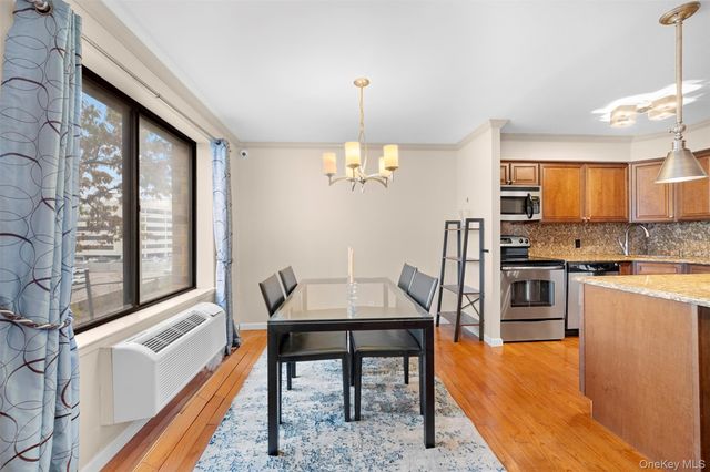 141 Great Neck Road 2G, Great Neck, NY 11021