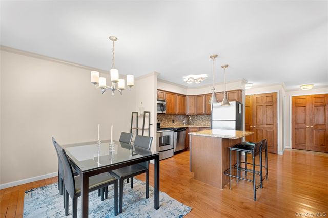 141 Great Neck Road 2G, Great Neck, NY 11021