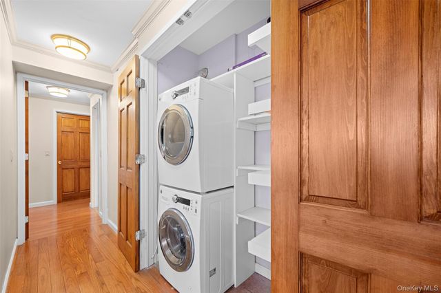 141 Great Neck Road 2G, Great Neck, NY 11021