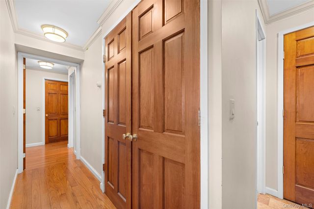 141 Great Neck Road 2G, Great Neck, NY 11021