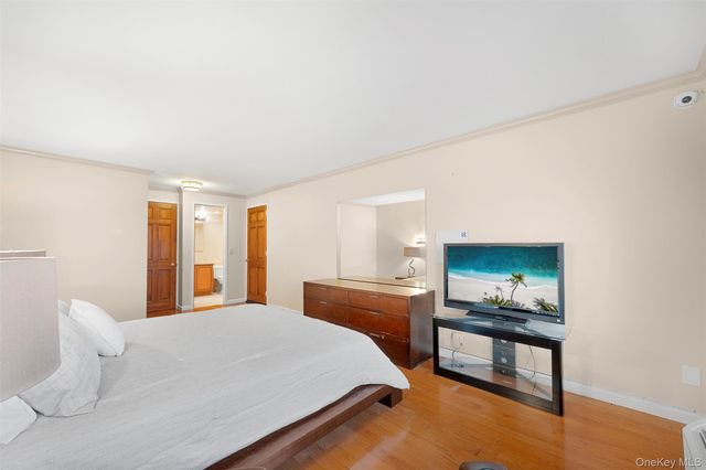 141 Great Neck Road 2G, Great Neck, NY 11021