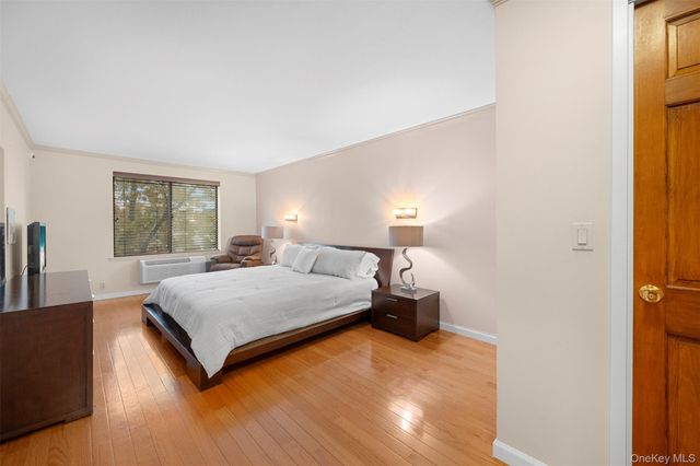 141 Great Neck Road 2G, Great Neck, NY 11021