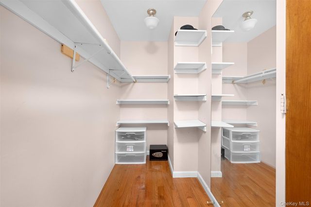 141 Great Neck Road 2G, Great Neck, NY 11021