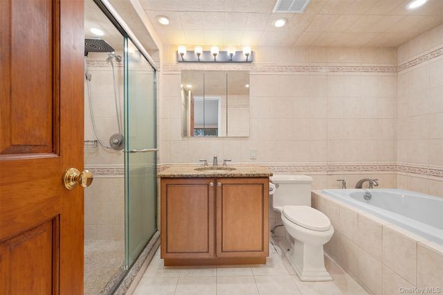 141 Great Neck Road 2G, Great Neck, NY 11021