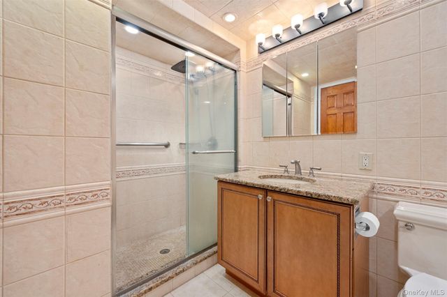 141 Great Neck Road 2G, Great Neck, NY 11021