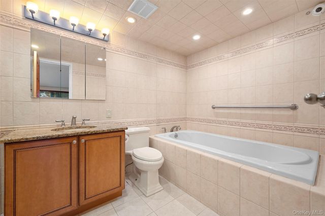 141 Great Neck Road 2G, Great Neck, NY 11021