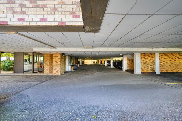 141 Great Neck Road 2G, Great Neck, NY 11021