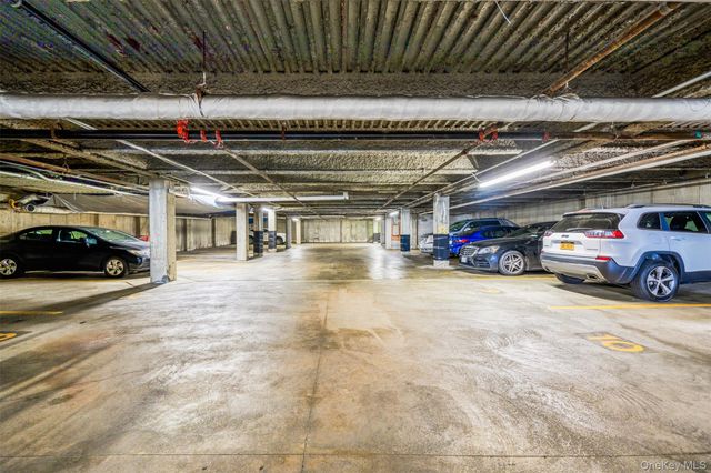 141 Great Neck Road 2G, Great Neck, NY 11021