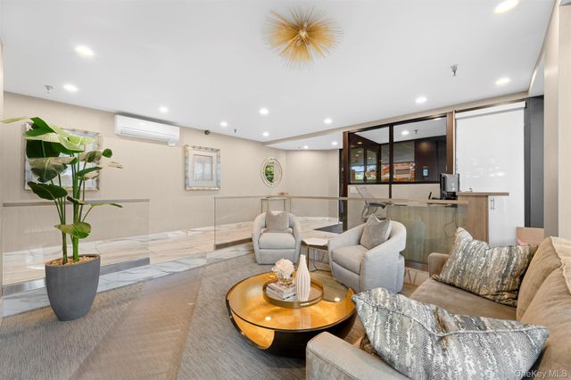 141 Great Neck Road 2G, Great Neck, NY 11021