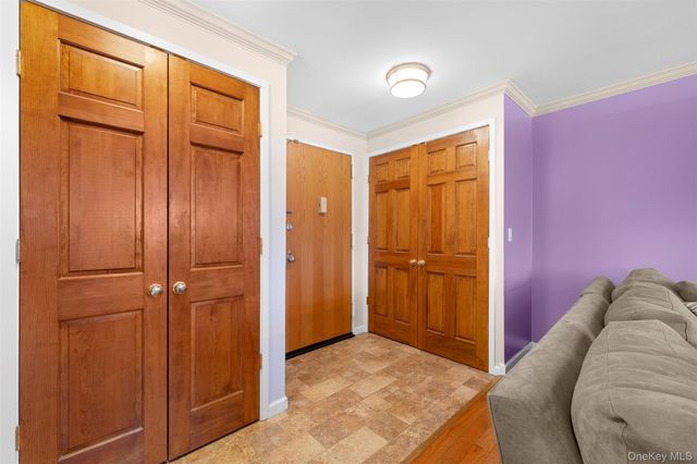 141 Great Neck Road 2G, Great Neck, NY 11021