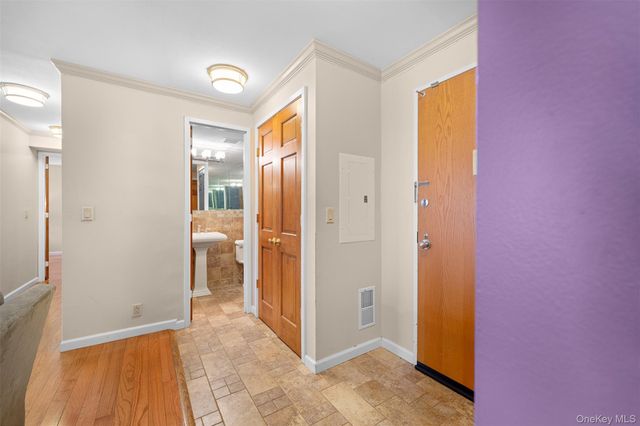 141 Great Neck Road 2G, Great Neck, NY 11021