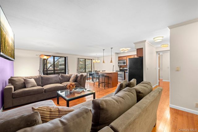 141 Great Neck Road 2G, Great Neck, NY 11021