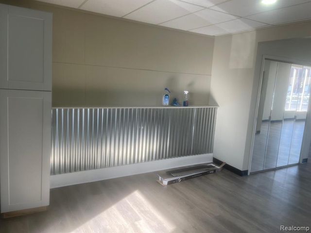 27333 Gratiot Avenue, Roseville, MI 48066