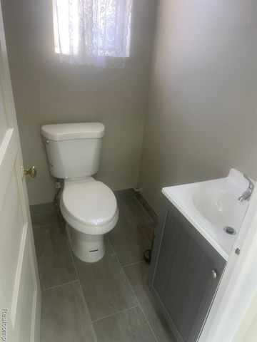 27333 Gratiot Avenue, Roseville, MI 48066