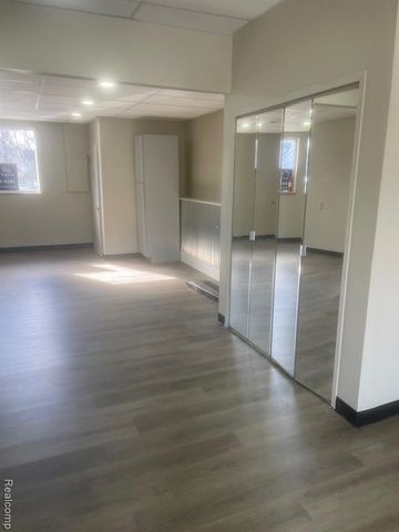 27333 Gratiot Avenue, Roseville, MI 48066