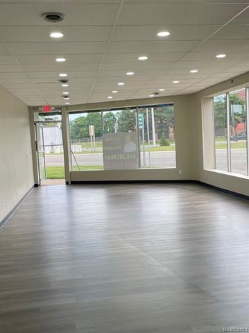 27333 Gratiot Avenue, Roseville, MI 48066