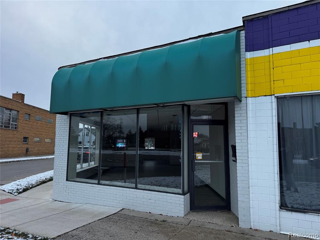 27333 Gratiot Avenue, Roseville, MI 48066