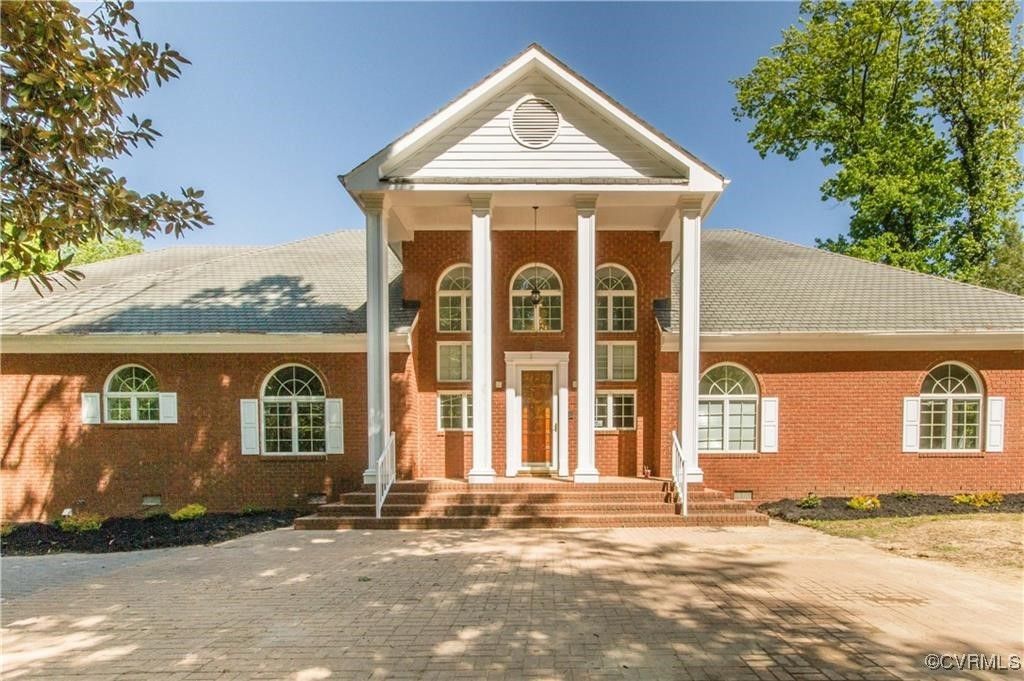12100 Ganesh Ln, Chester, VA 23836