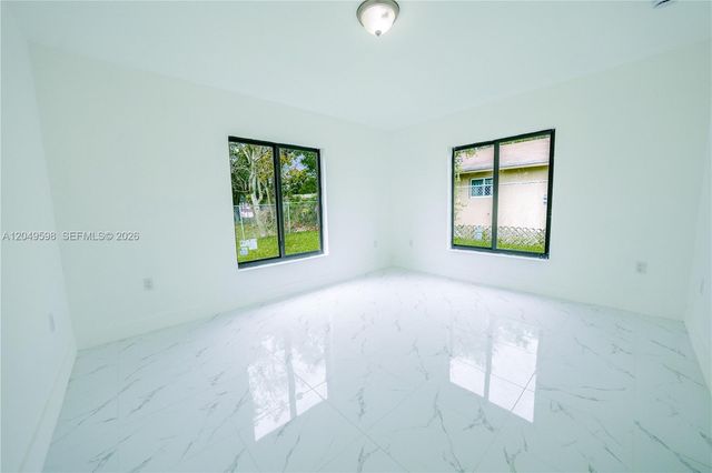 1112 NW 81st St, Miami, FL 33150