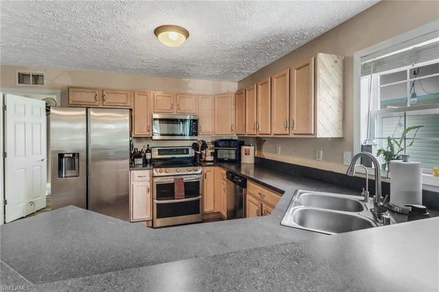 398 Leawood CIR, Naples, FL 34104