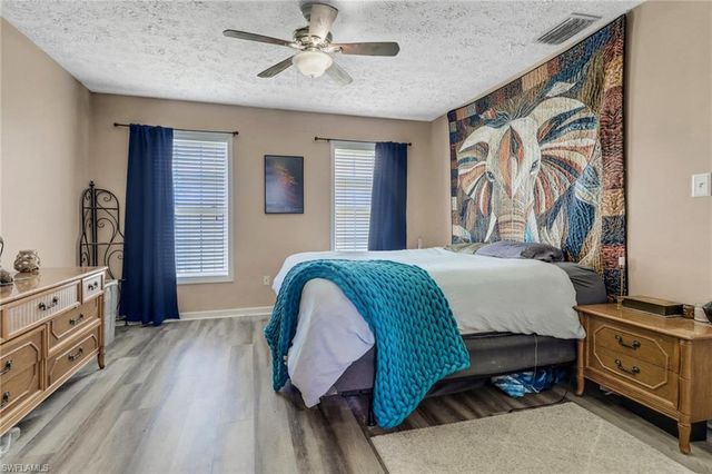 398 Leawood CIR, Naples, FL 34104