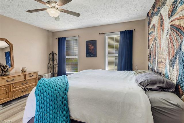 398 Leawood CIR, Naples, FL 34104