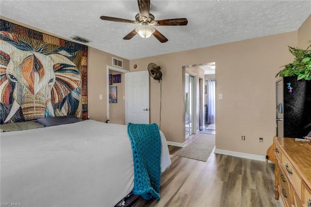 398 Leawood CIR, Naples, FL 34104