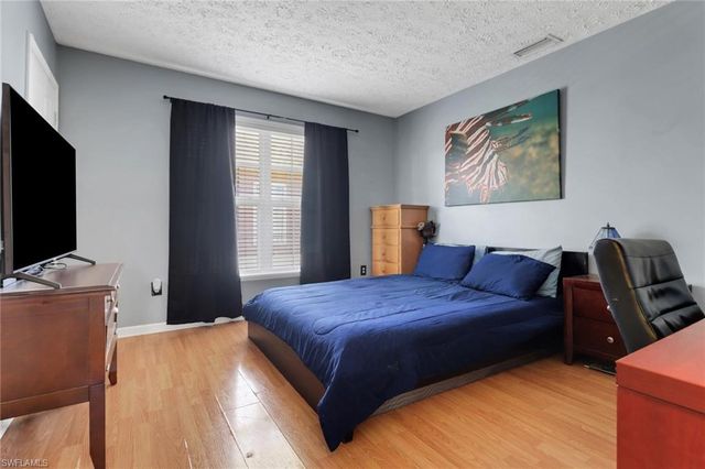 398 Leawood CIR, Naples, FL 34104